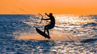 Kitesurfing Jastarnia 2026 – nauka, obozy i najlepsze warunki na Półwyspie Helskim